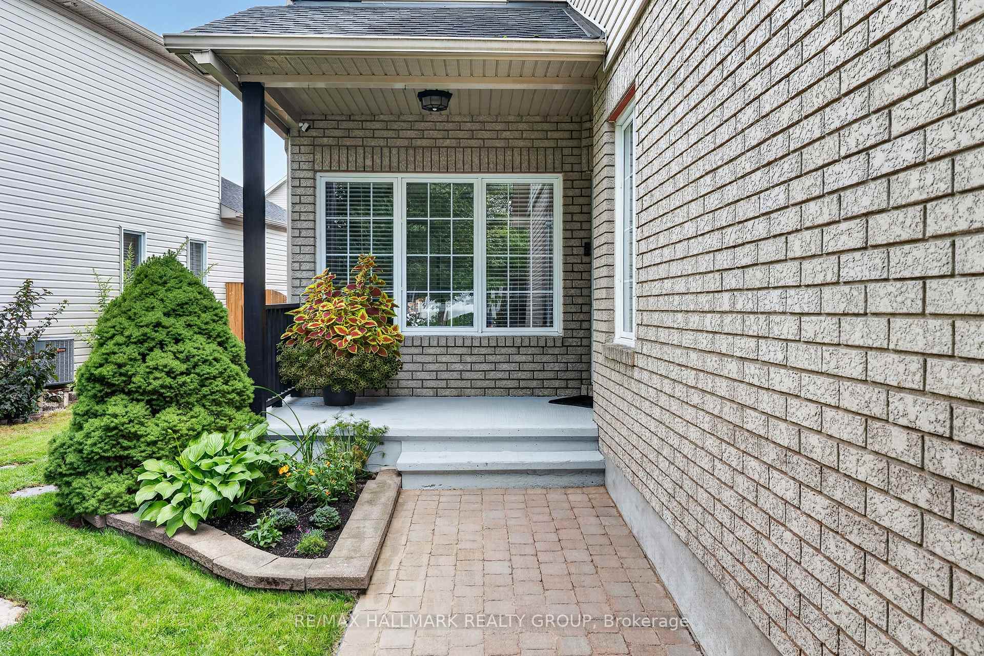 Photo 3 of 1673 Neptune Way, Ottawa, Fallingbrook/Gardenway South — HOMEH