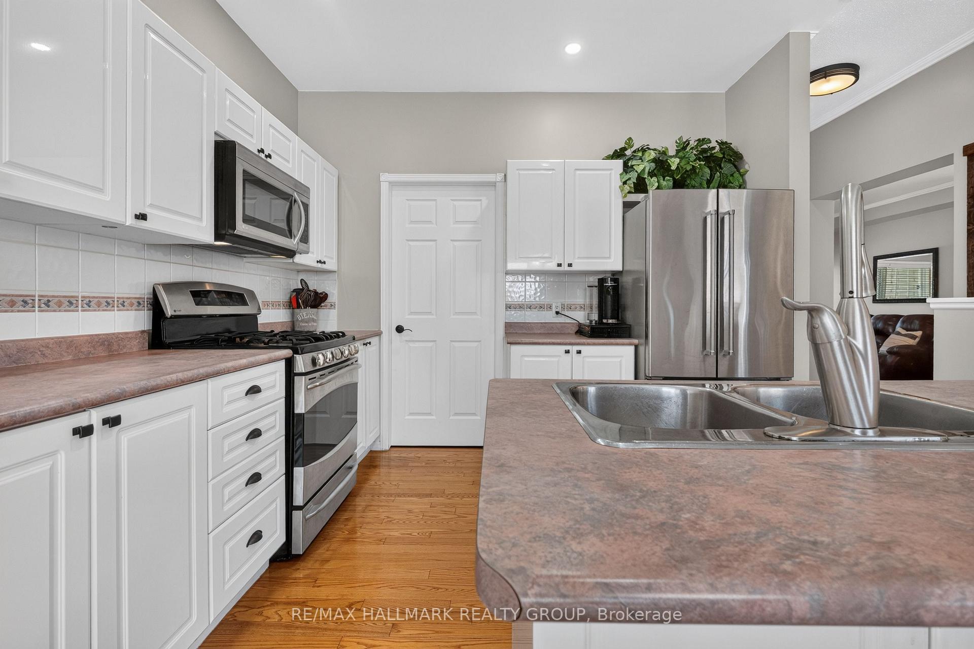 Photo 15 of 1673 Neptune Way, Ottawa, Fallingbrook/Gardenway South — HOMEH