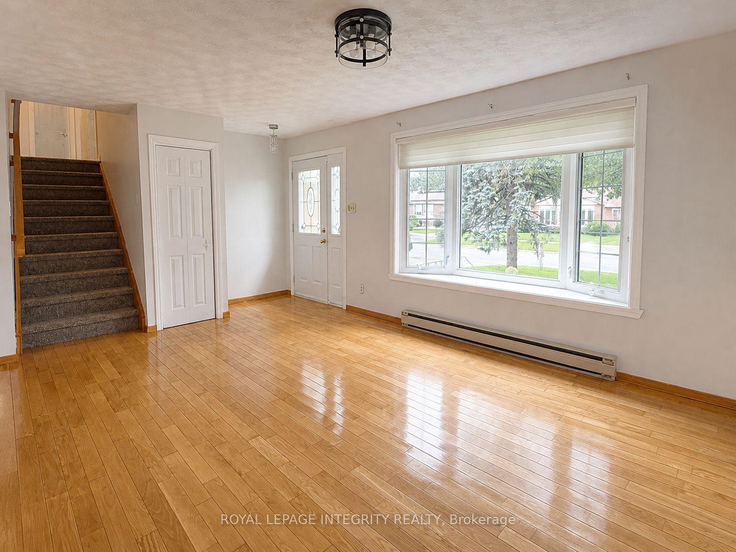 Photo 2 of 577 Lynwood Drive, Cornwall, Cornwall — HOMEH