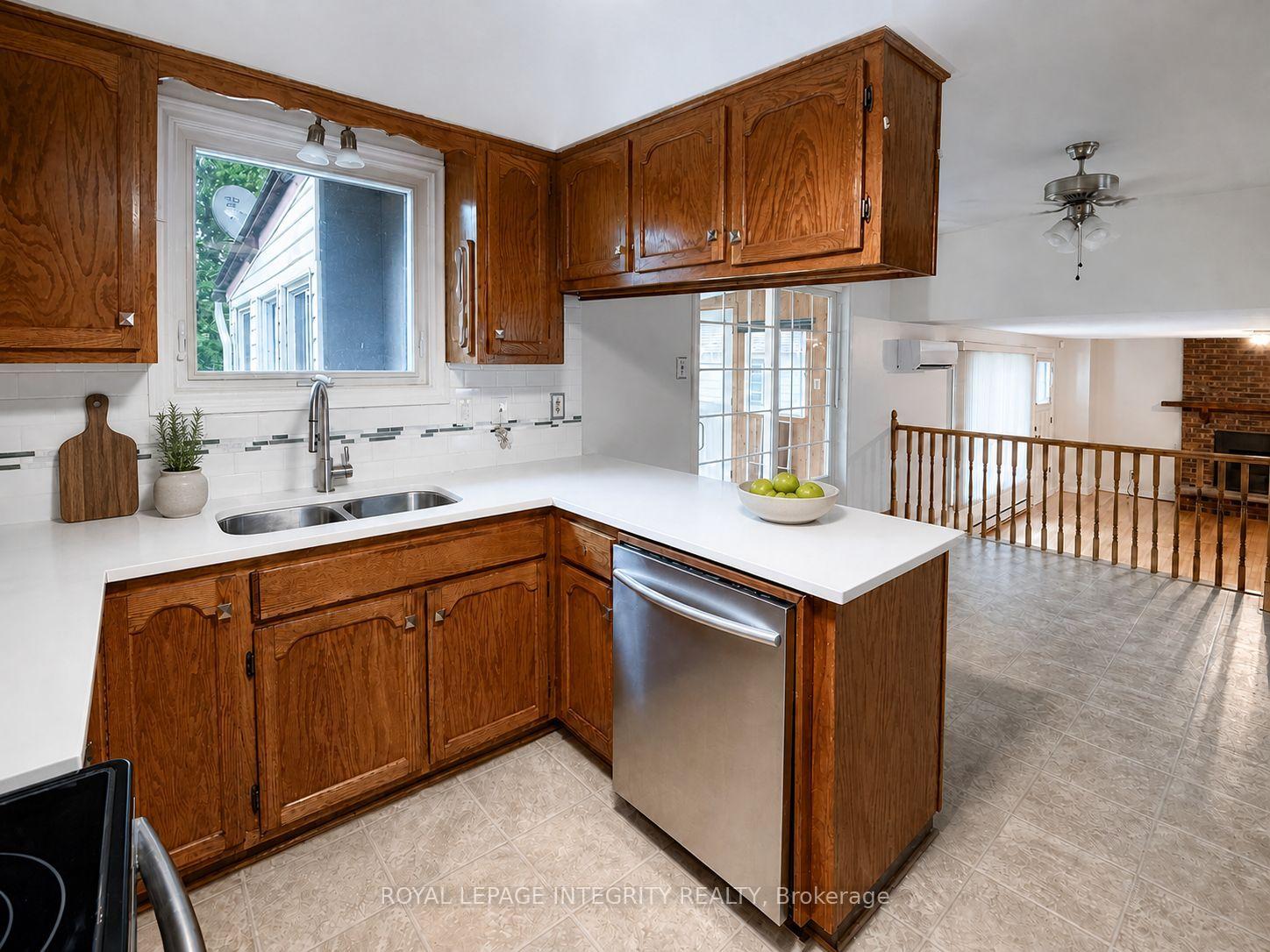 Photo 8 of 577 Lynwood Drive, Cornwall, Cornwall — HOMEH