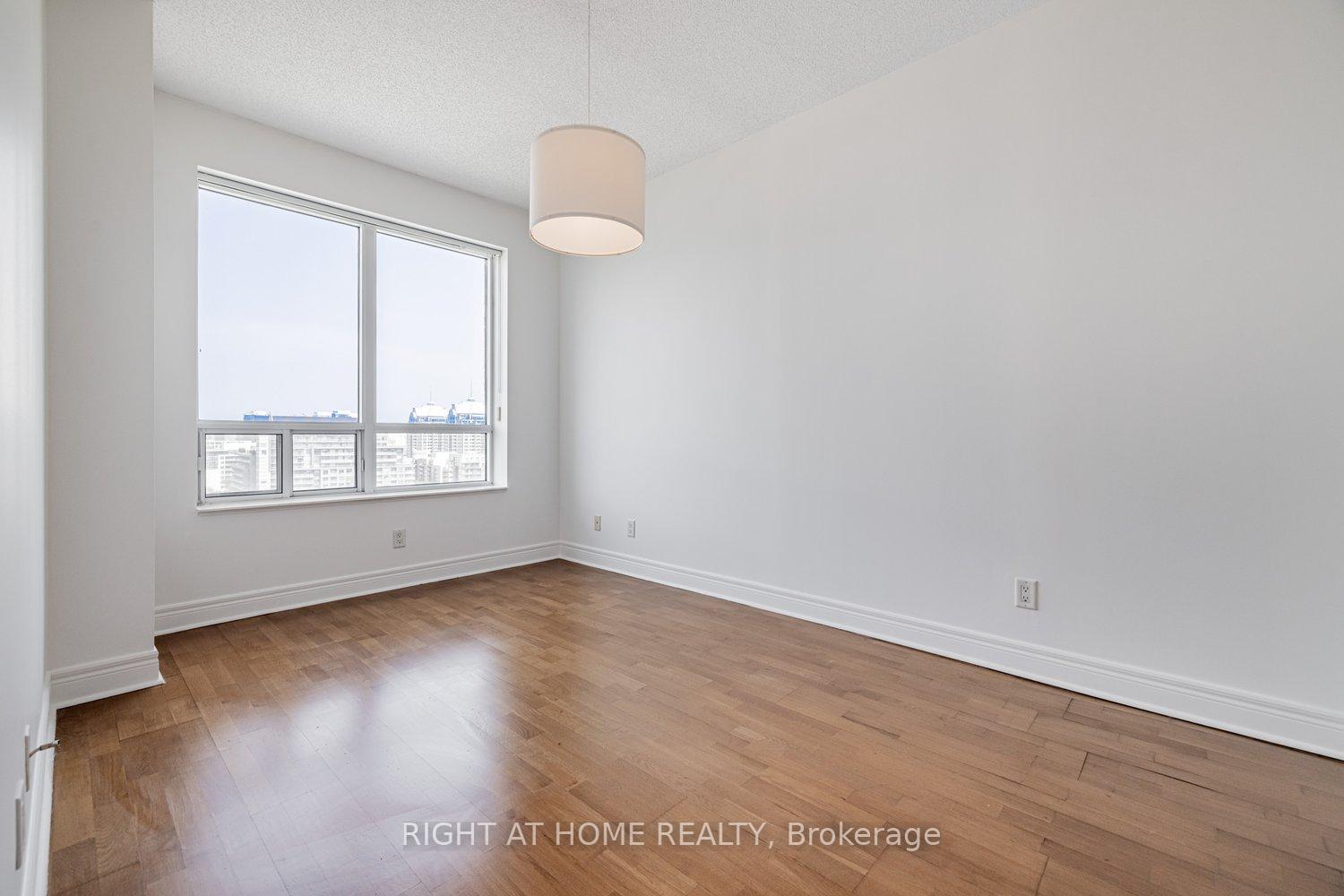 Photo 13 of Unit RG1, 1 Clairtrell Road, North York, Willowdale East — HOMEH