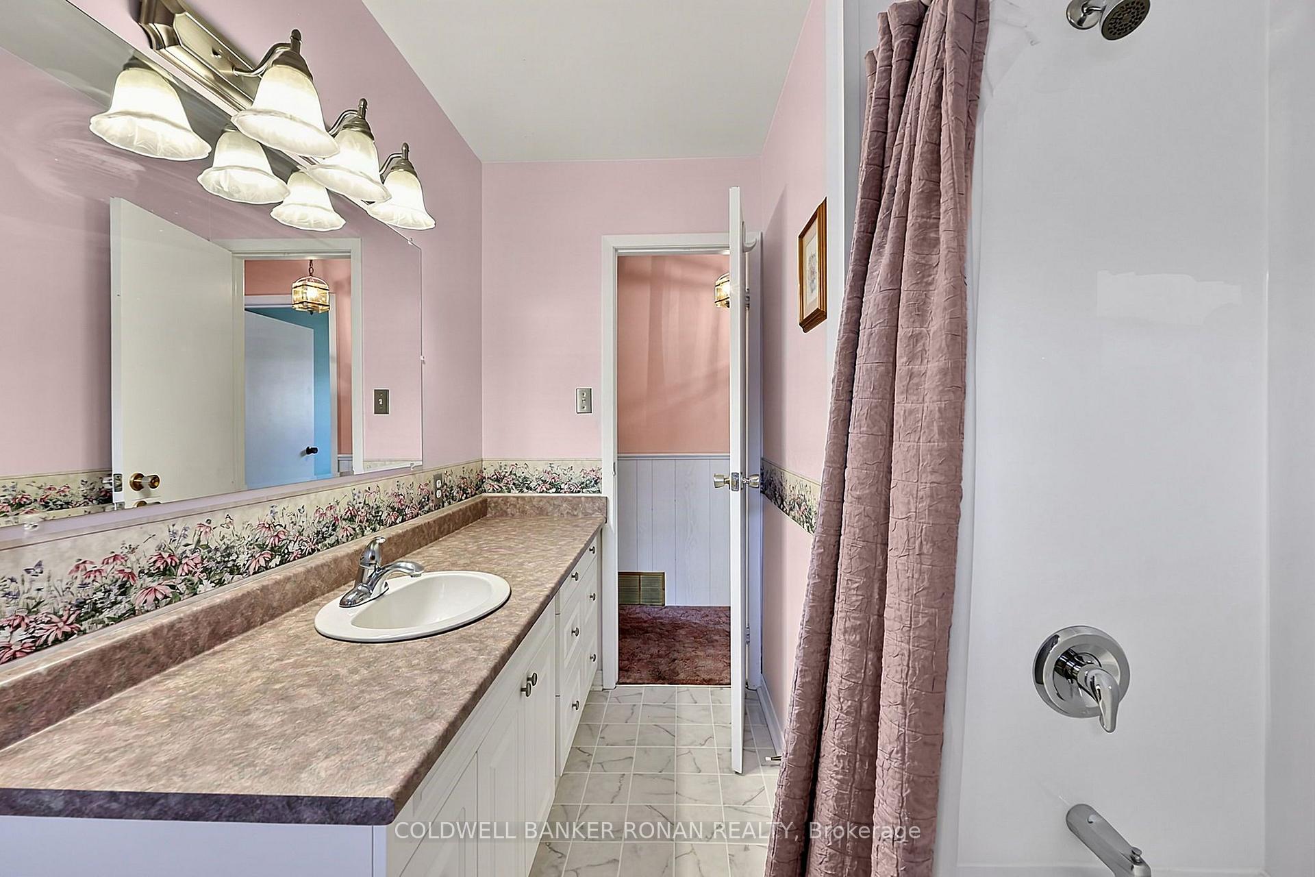 Photo 17 of 43 Alexander Street, New Tecumseth, Tottenham — HOMEH