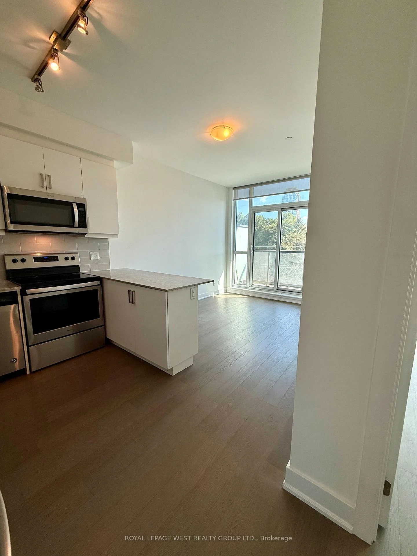 Photo 2 of Unit 403, 1486 Bathurst Street, Toronto, Humewood-Cedarvale — HOMEH
