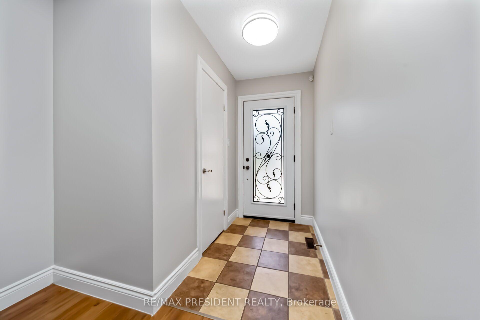 Photo 6 of 91 Martindale Crescent, Brampton, Brampton West — HOMEH