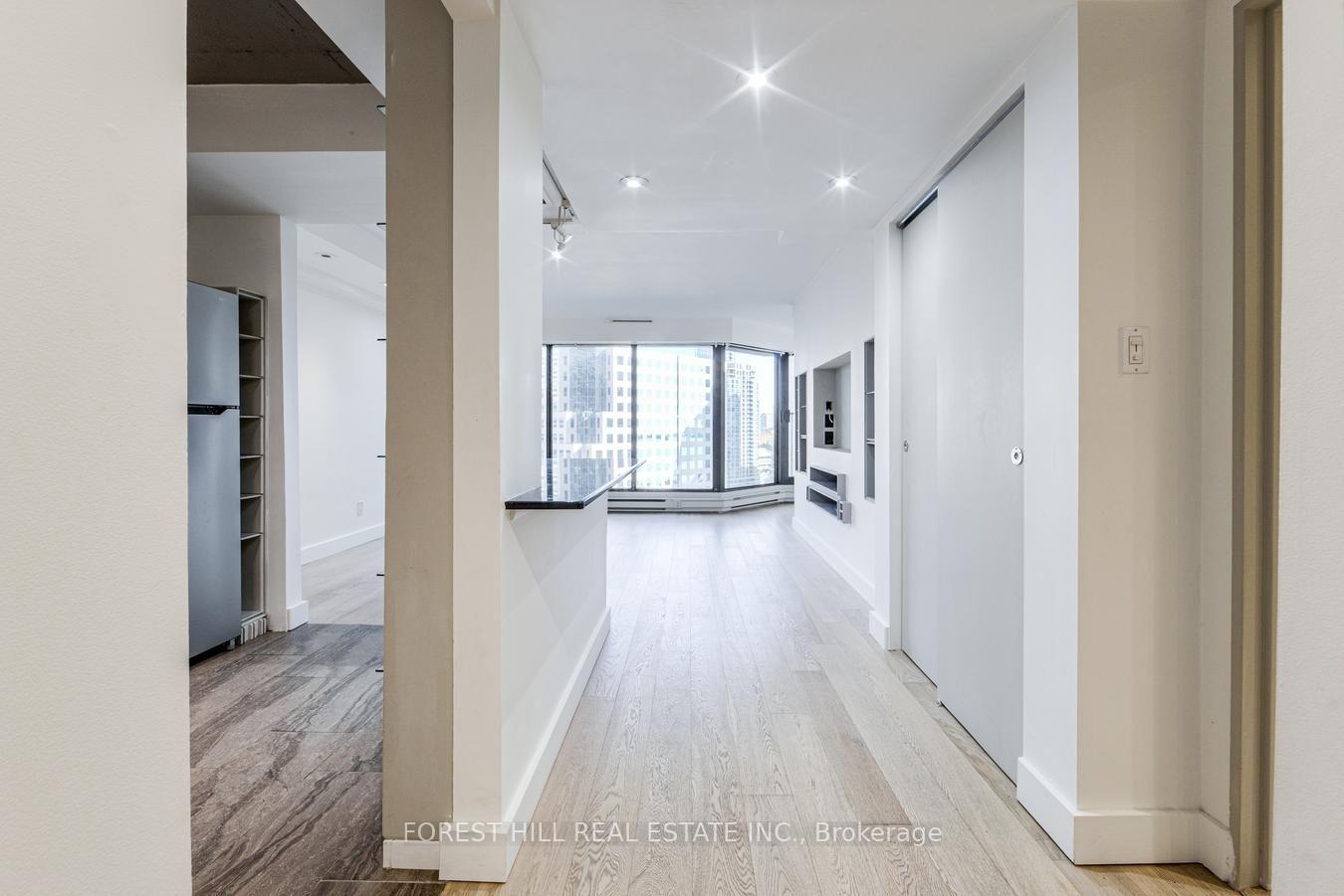 Photo 3 of Unit 1707, 65 Harbour Square, Toronto, Waterfront Communities — HOMEH