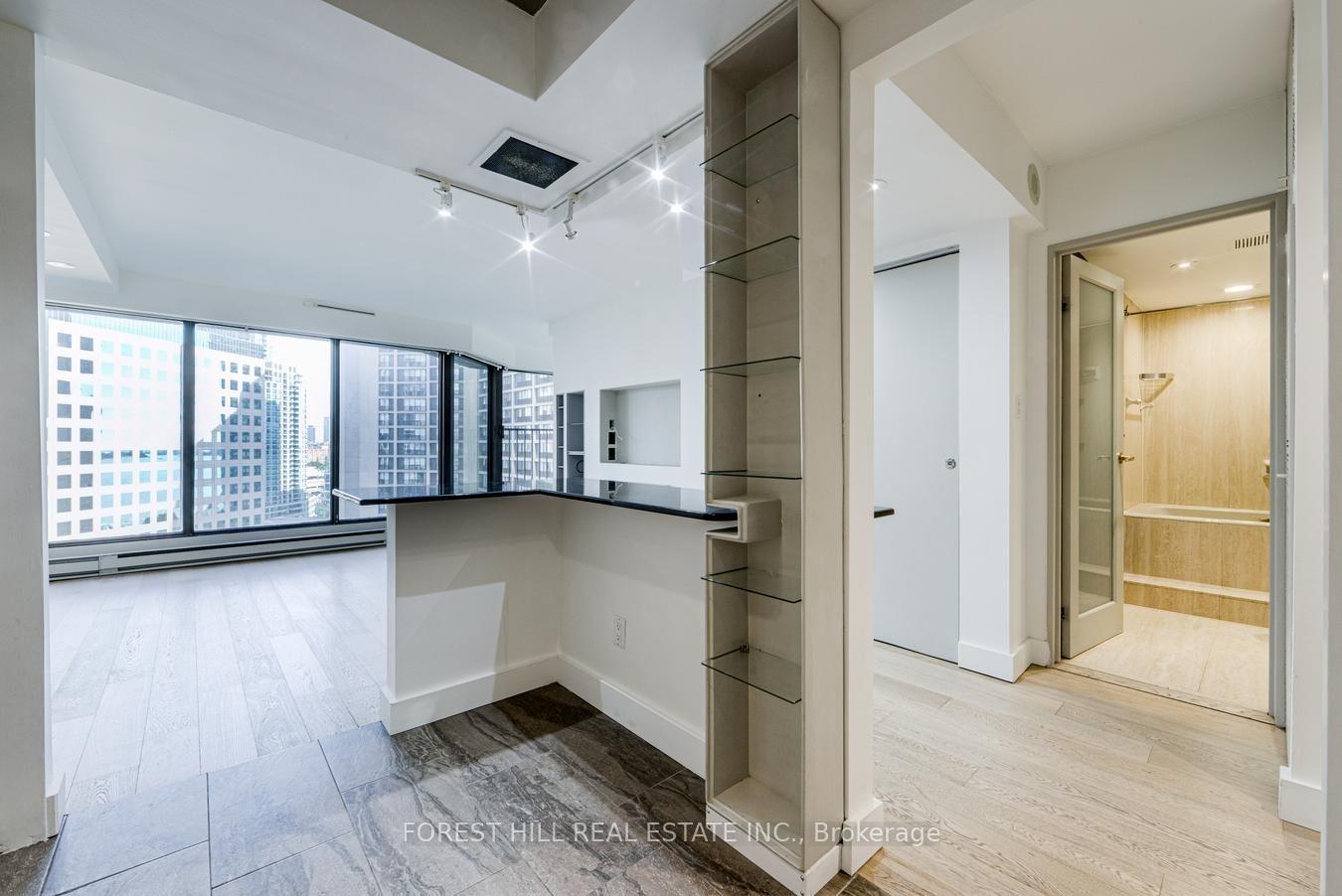 Photo 5 of Unit 1707, 65 Harbour Square, Toronto, Waterfront Communities — HOMEH