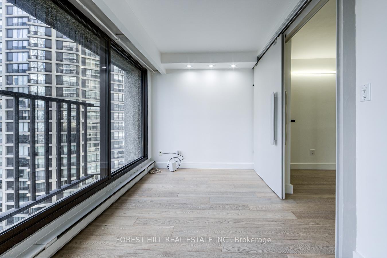 Photo 14 of Unit 1707, 65 Harbour Square, Toronto, Waterfront Communities — HOMEH