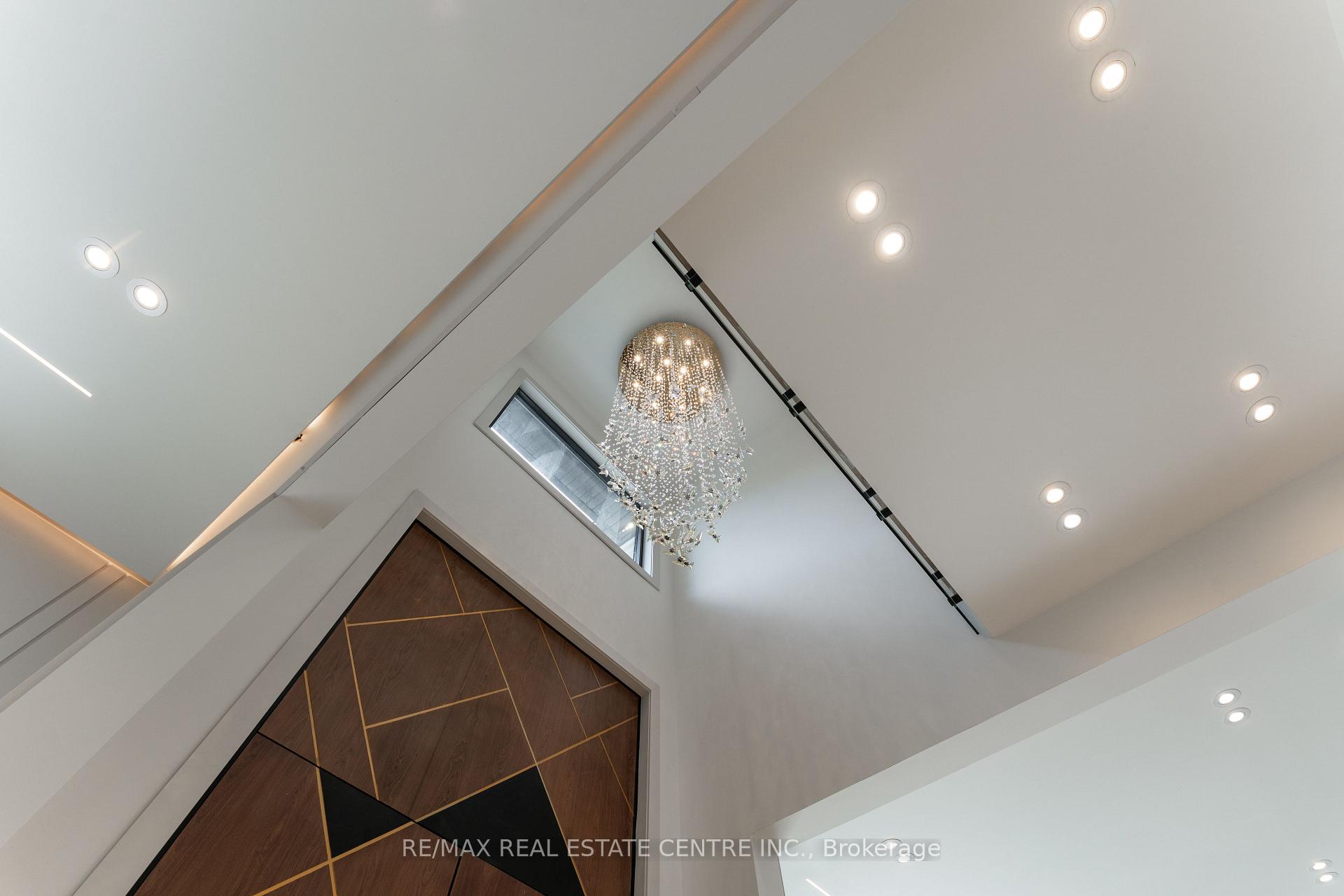 Photo 9 of 491 Fourth Line, Oakville, West — HOMEH