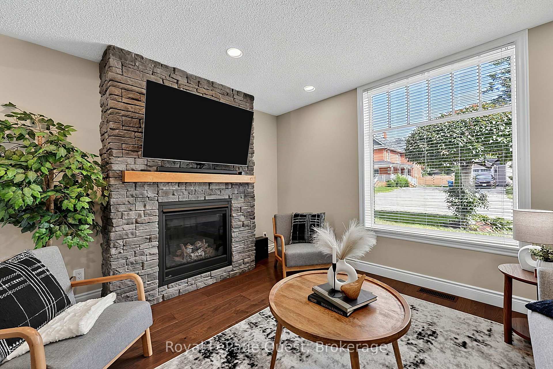 Photo 10 of 125 Coldwater Road, Orillia — HOMEH