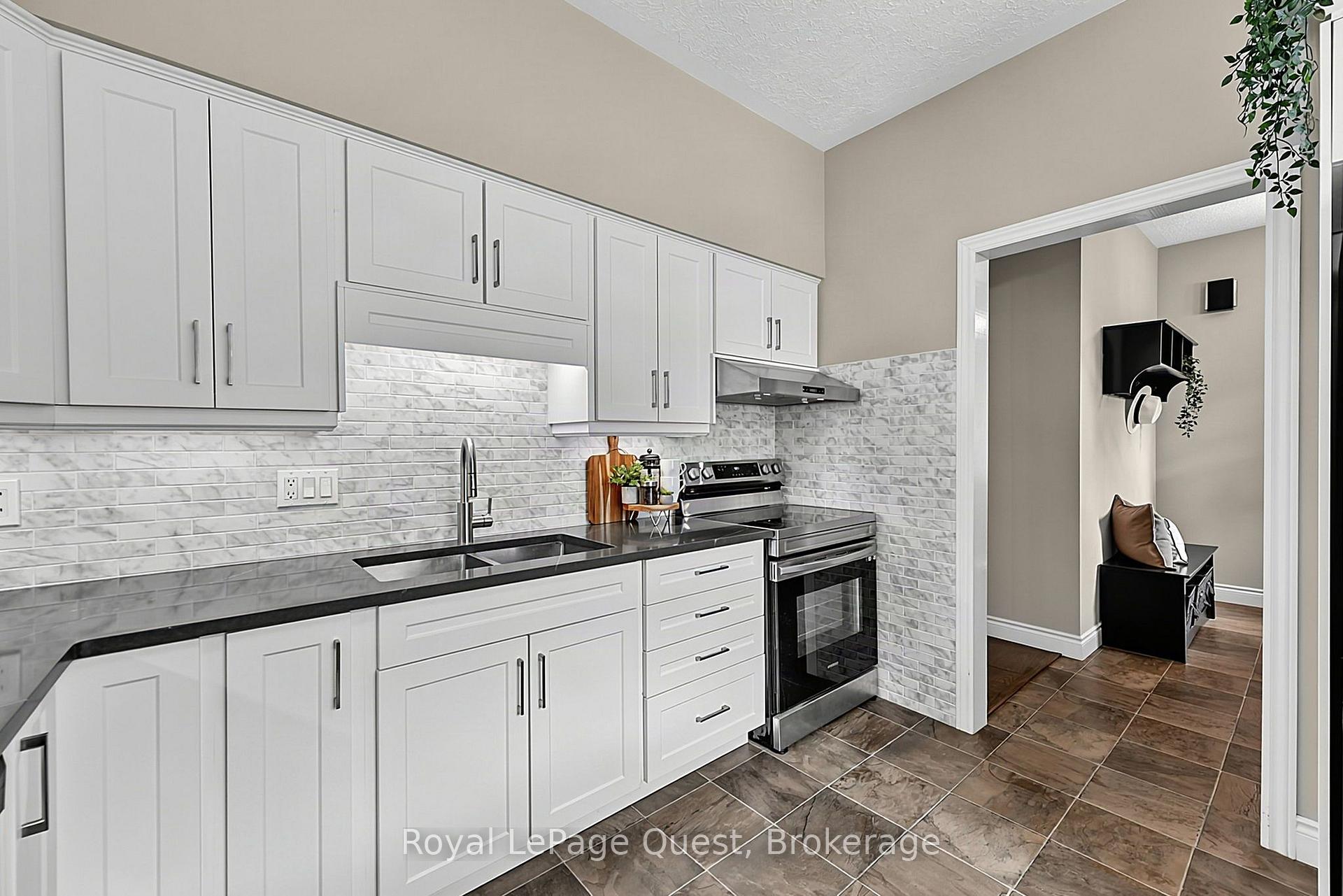 Photo 20 of 125 Coldwater Road, Orillia — HOMEH