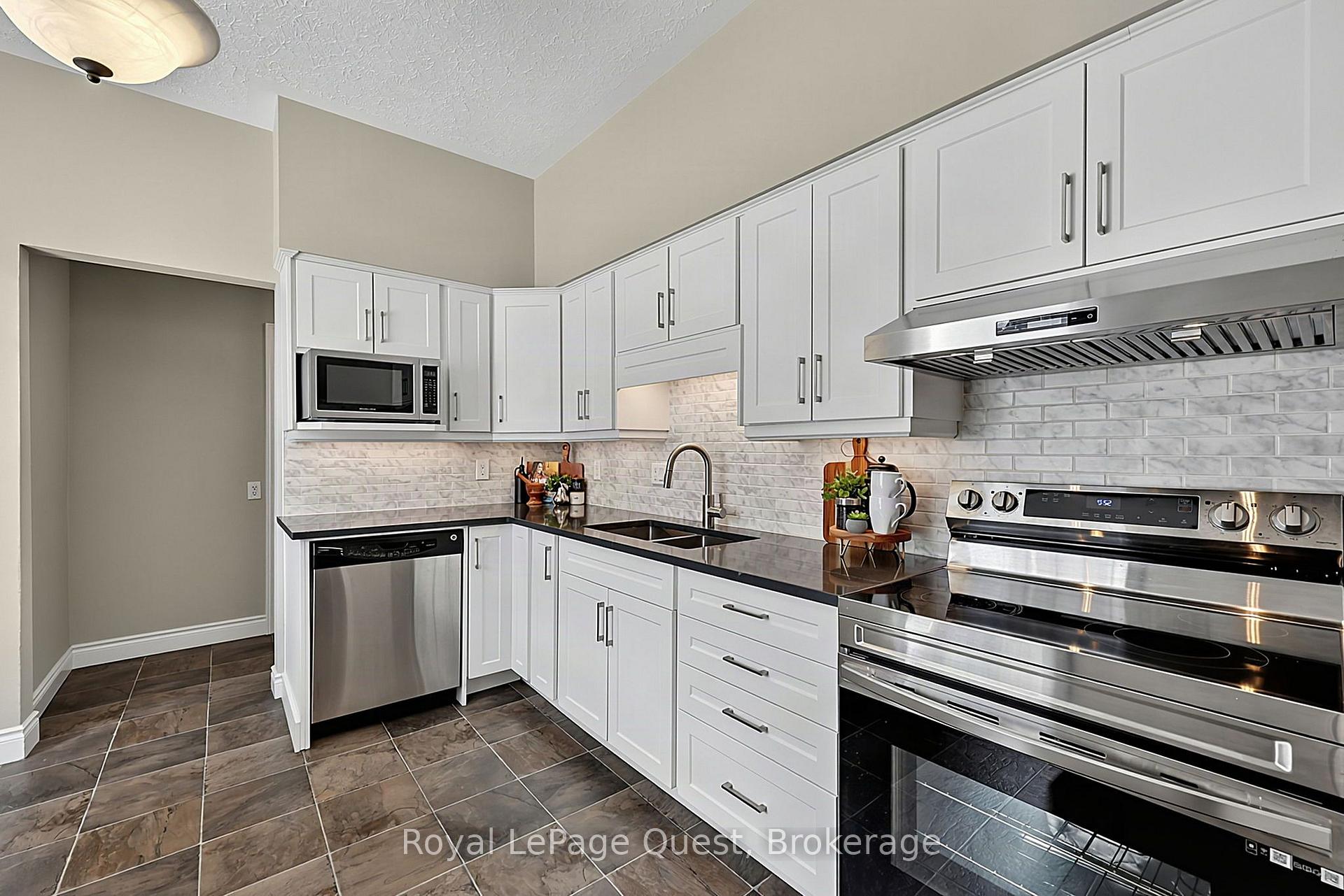 Photo 24 of 125 Coldwater Road, Orillia — HOMEH