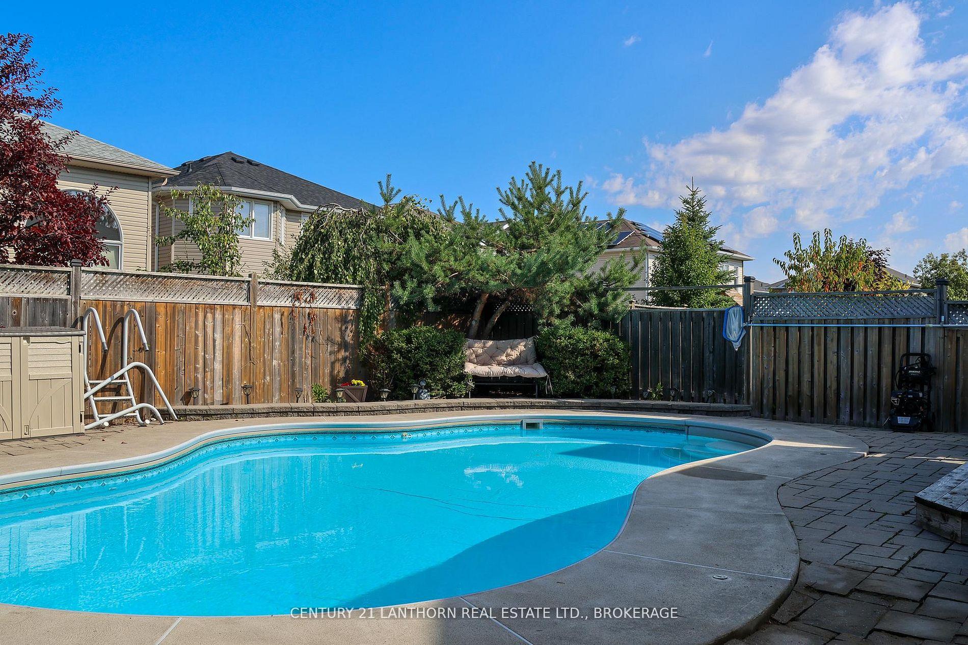 Photo 14 of 409 Cavendish Crescent, Kingston, City Northwest — HOMEH