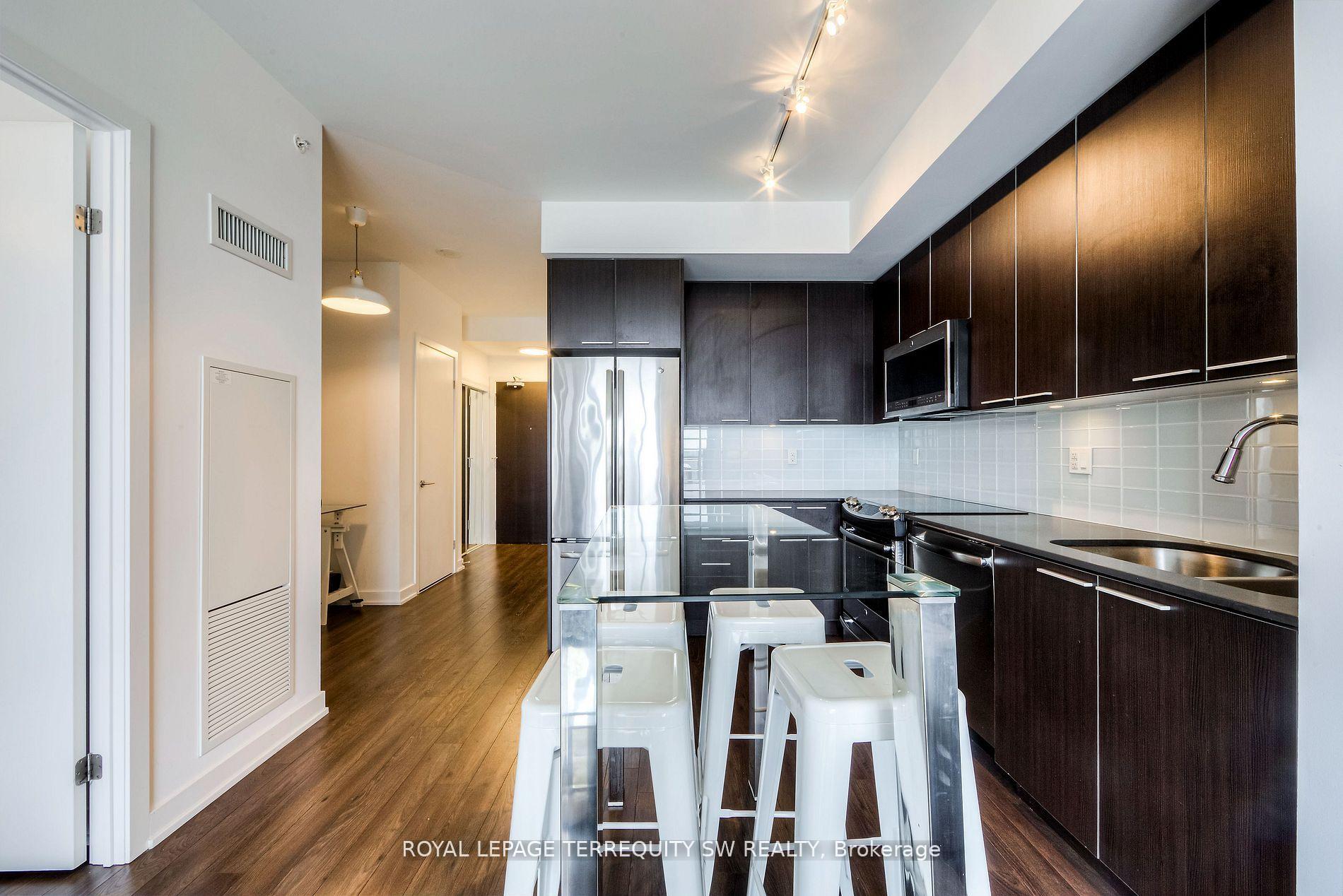 Photo 2 of Unit 1208, 10 Park Lawn Road, Etobicoke, Mimico — HOMEH