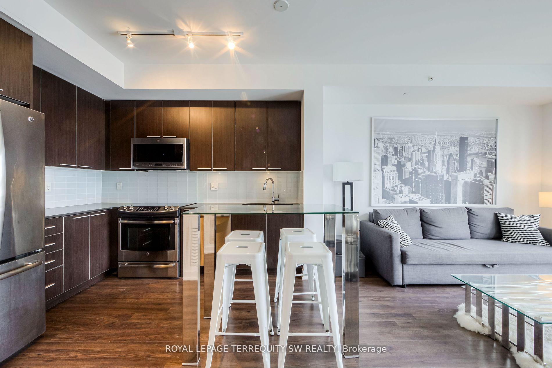 Photo 3 of Unit 1208, 10 Park Lawn Road, Etobicoke, Mimico — HOMEH