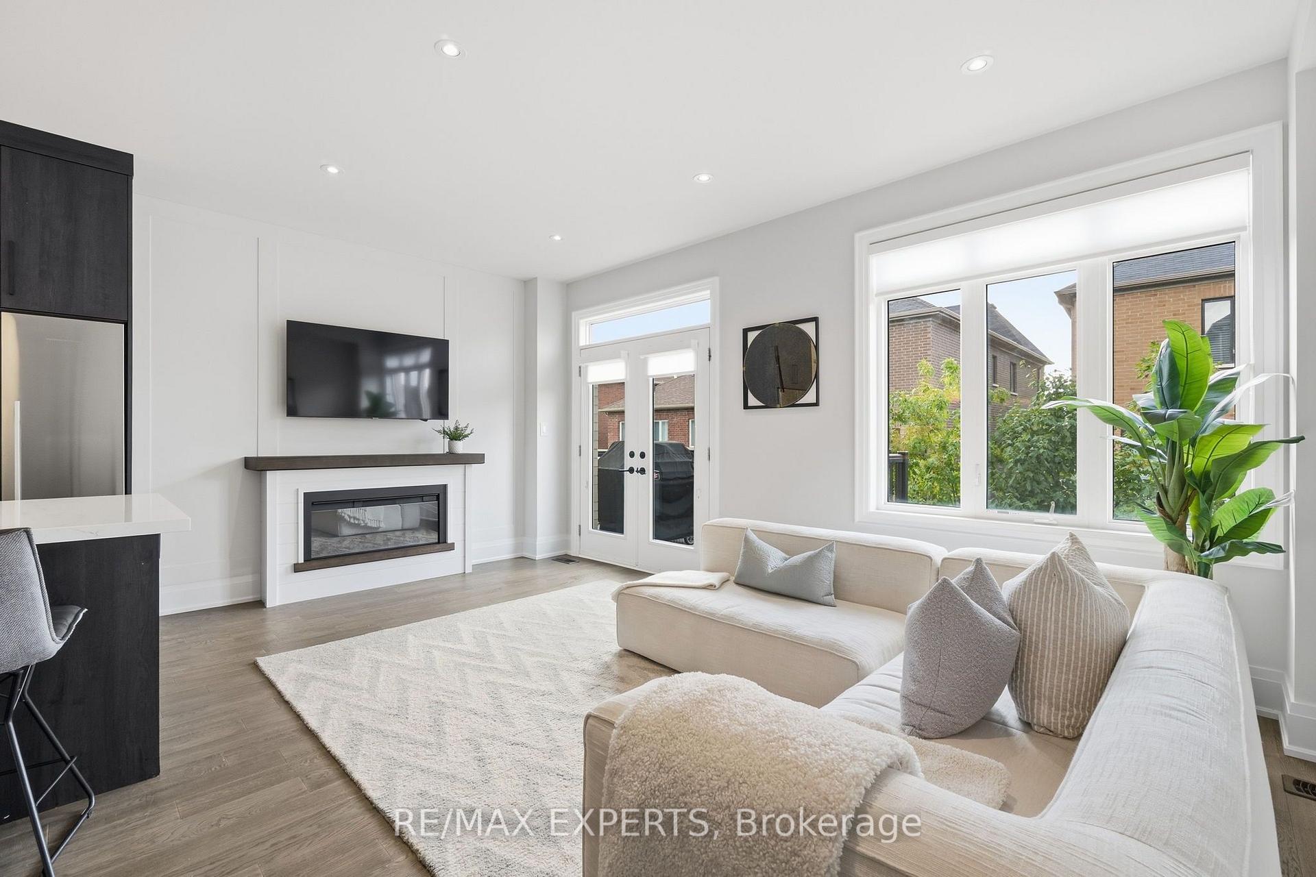 Photo 13 of 22 Velia Court, Vaughan, Vellore Village — HOMEH