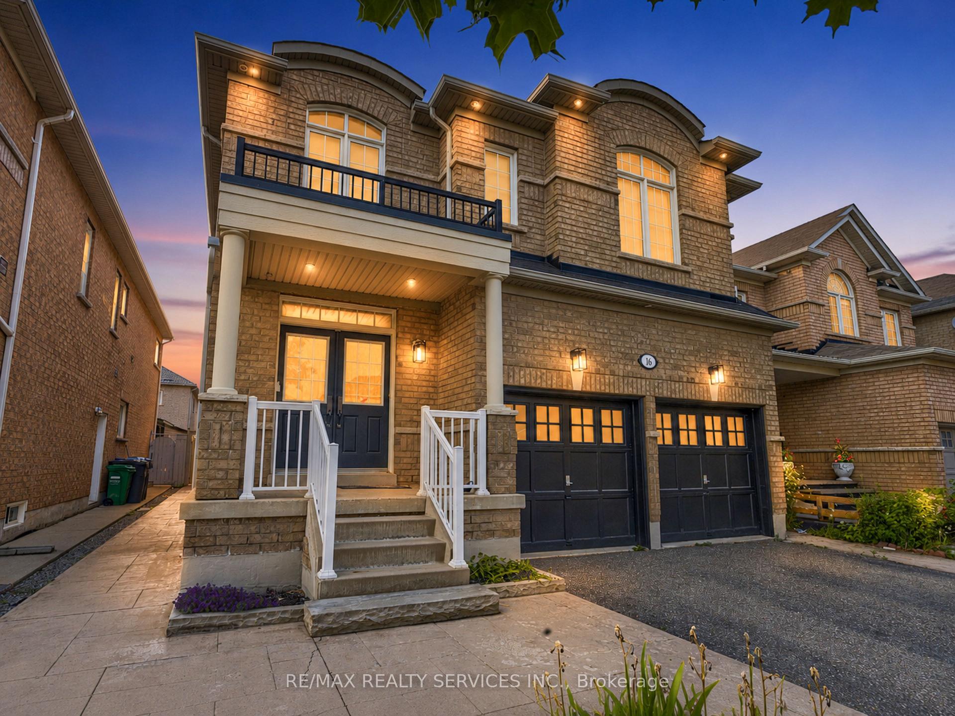 Photo 2 of 16 Fallgate Drive, Brampton, Credit Valley — HOMEH
