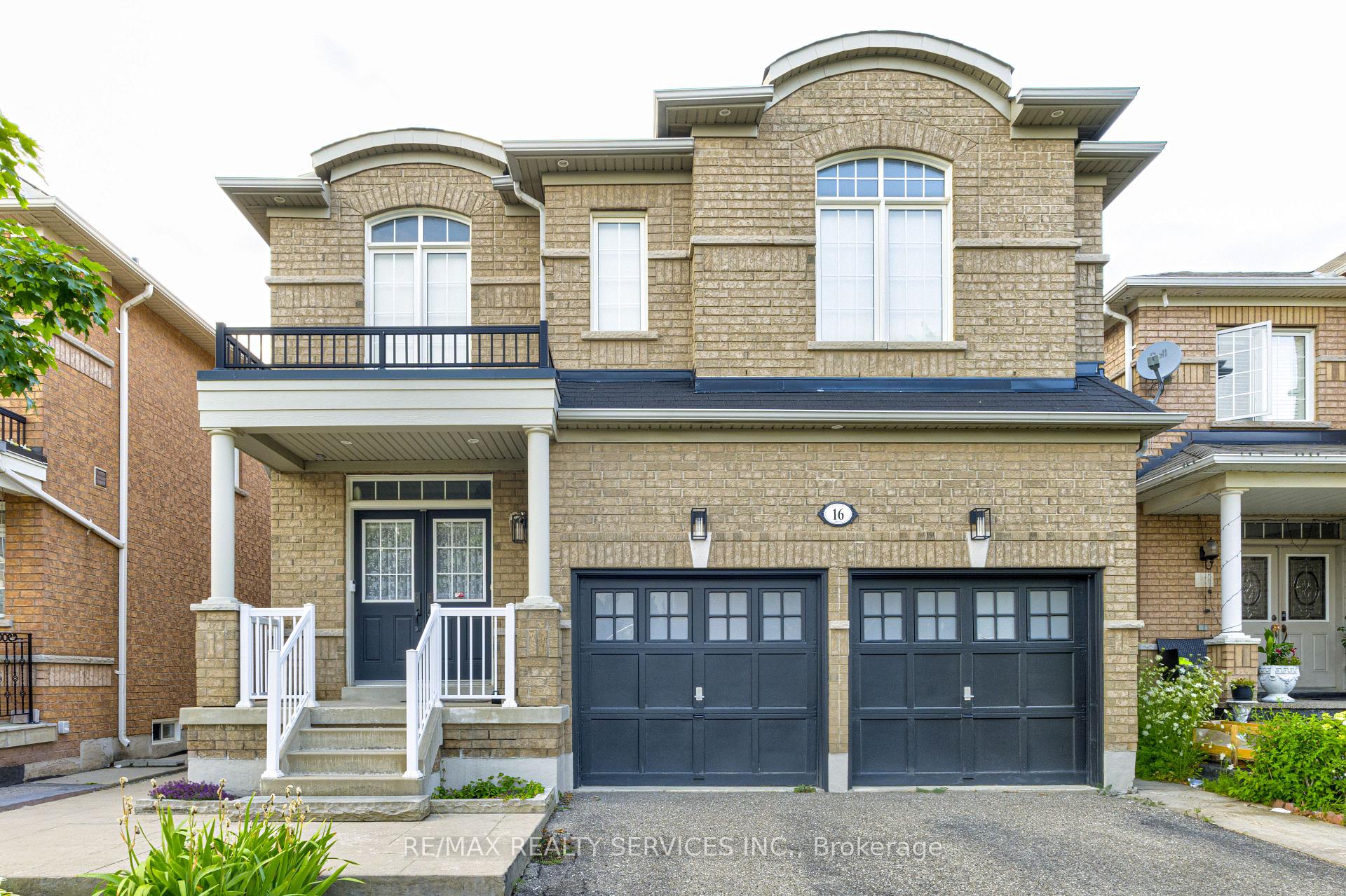 Photo 3 of 16 Fallgate Drive, Brampton, Credit Valley — HOMEH