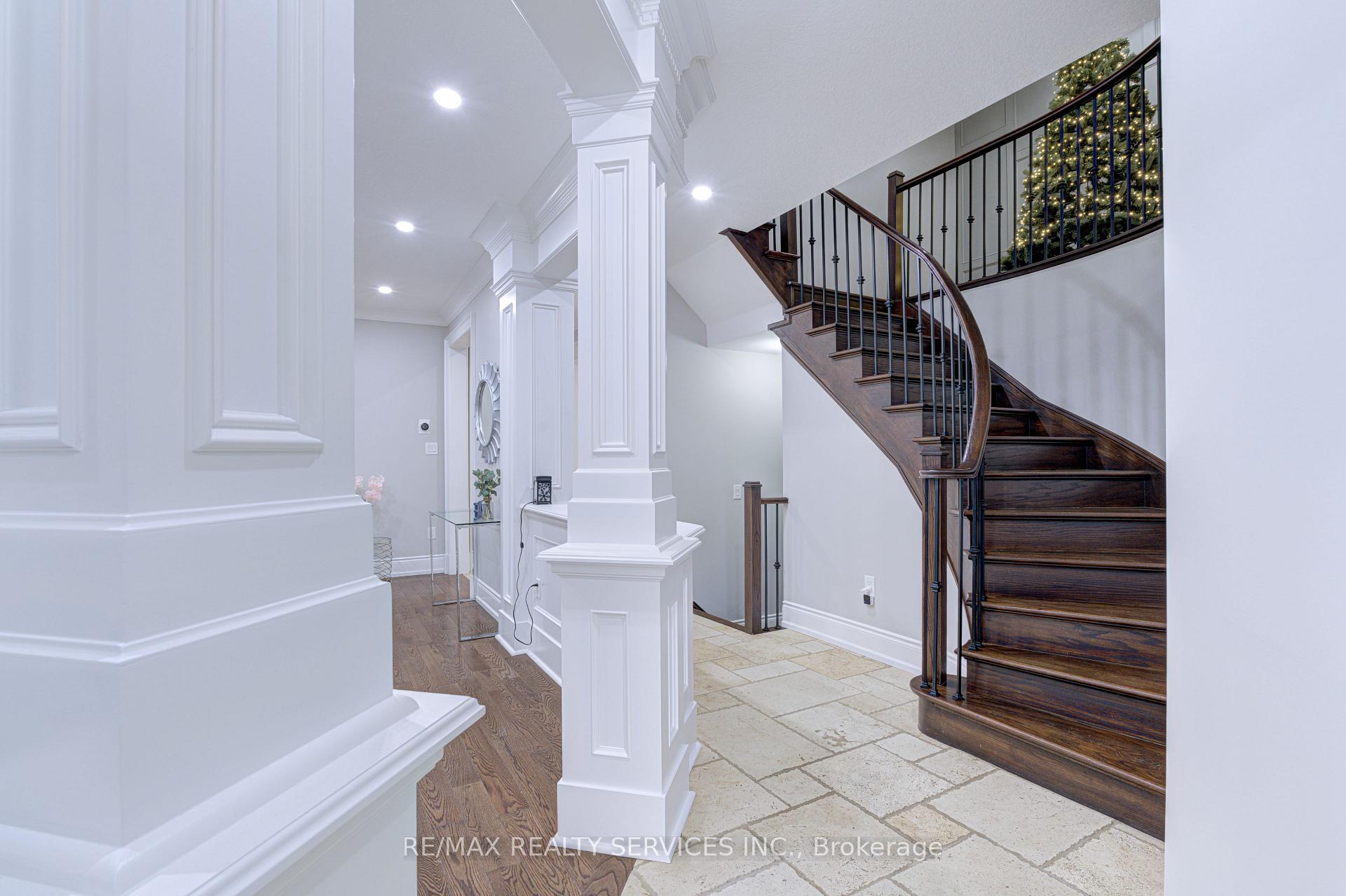 Photo 5 of 16 Fallgate Drive, Brampton, Credit Valley — HOMEH