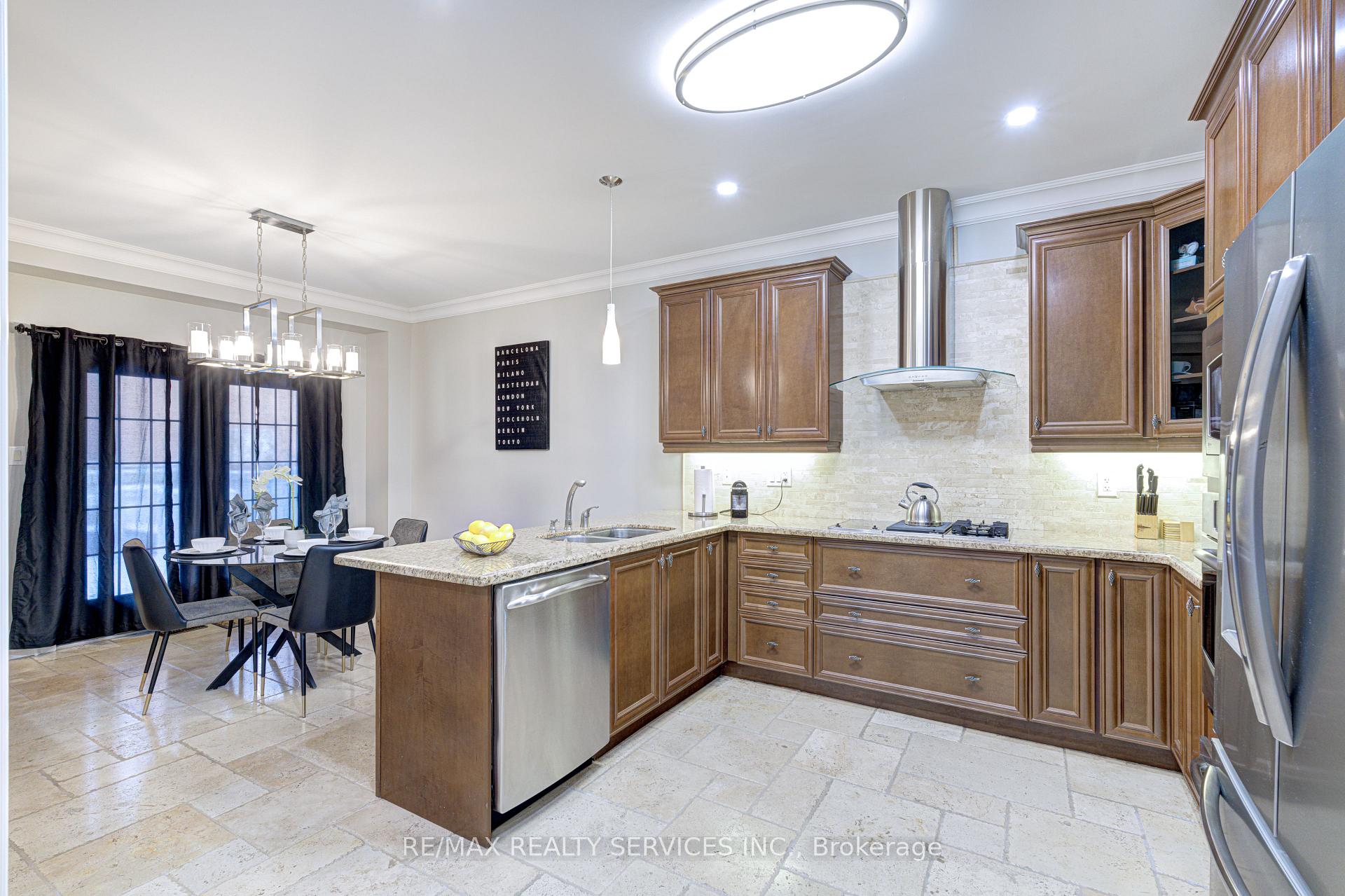 Photo 12 of 16 Fallgate Drive, Brampton, Credit Valley — HOMEH