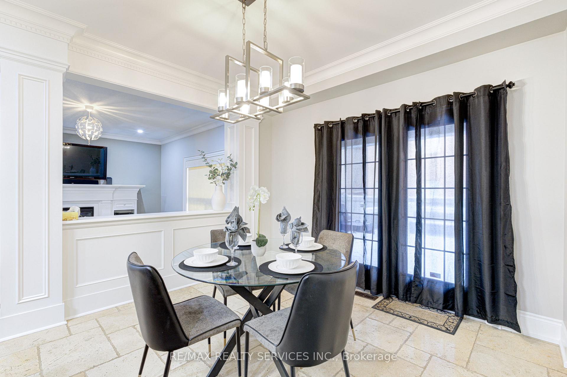 Photo 17 of 16 Fallgate Drive, Brampton, Credit Valley — HOMEH