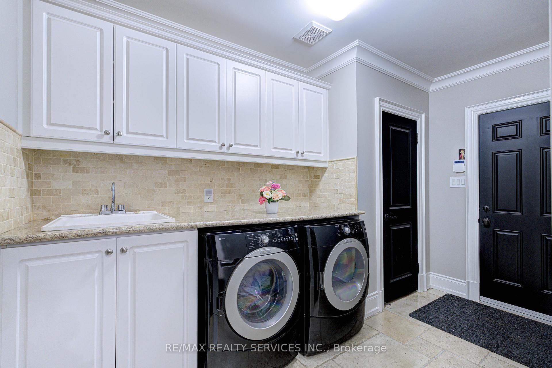 Photo 33 of 16 Fallgate Drive, Brampton, Credit Valley — HOMEH