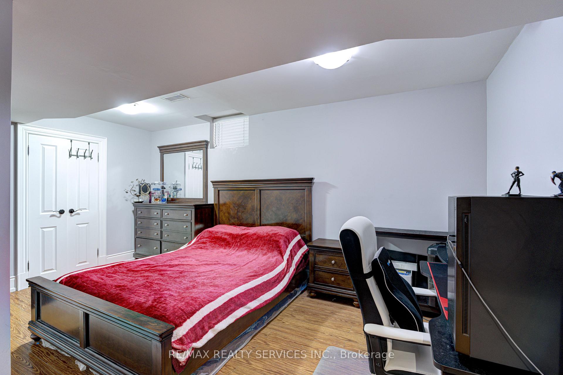 Photo 34 of 16 Fallgate Drive, Brampton, Credit Valley — HOMEH