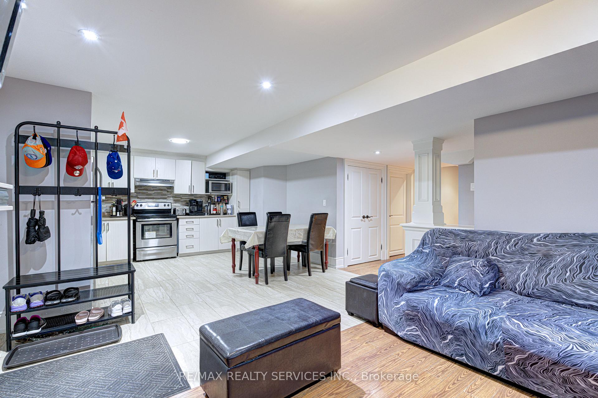 Photo 38 of 16 Fallgate Drive, Brampton, Credit Valley — HOMEH