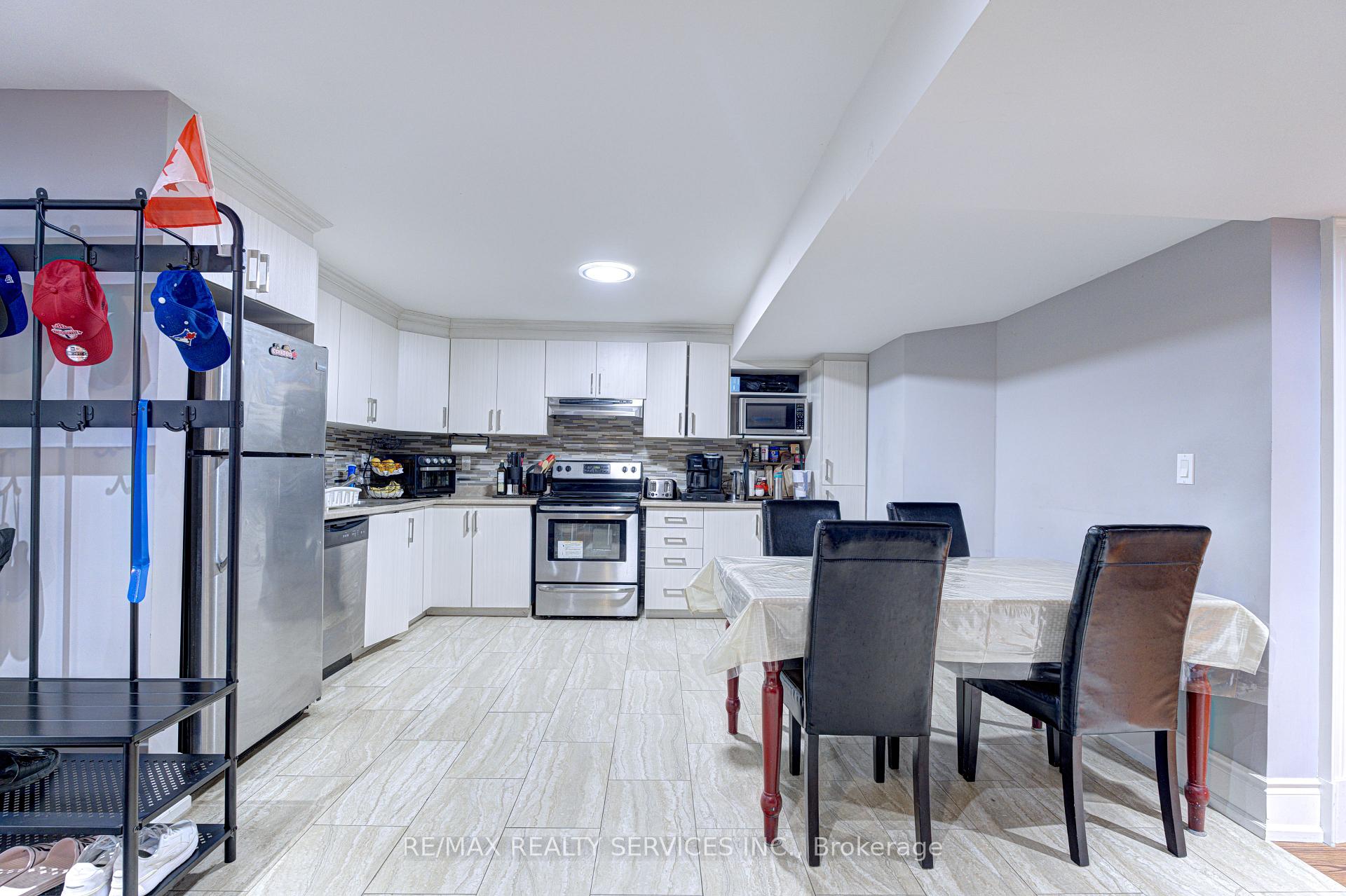 Photo 39 of 16 Fallgate Drive, Brampton, Credit Valley — HOMEH