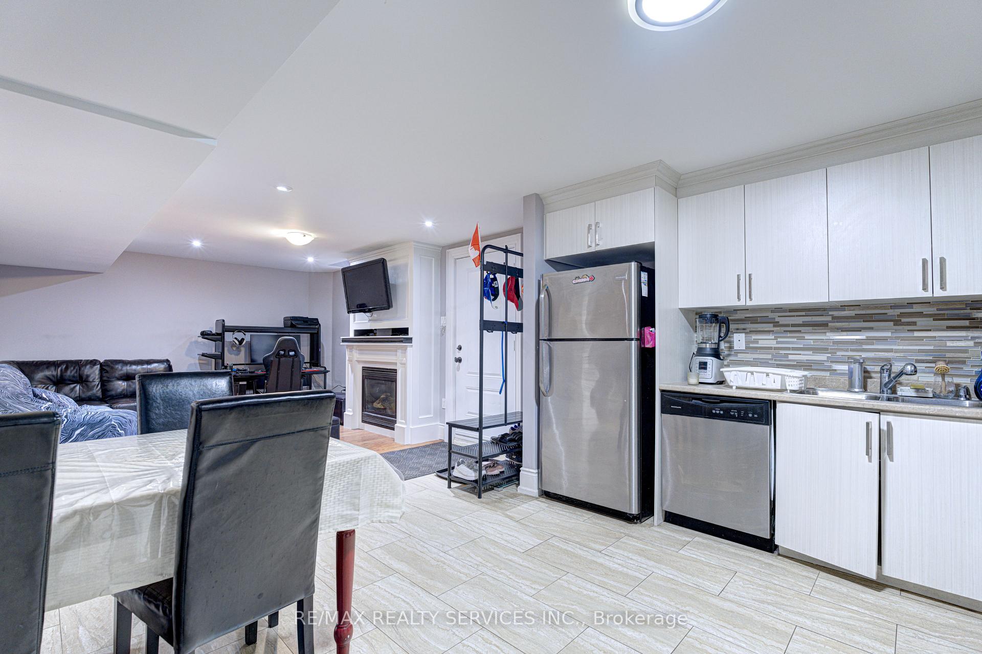 Photo 40 of 16 Fallgate Drive, Brampton, Credit Valley — HOMEH