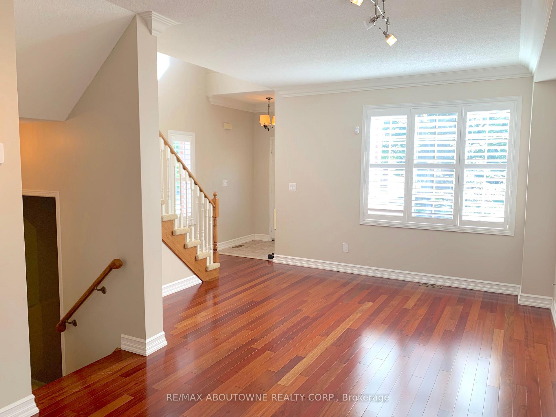 Photo 3 of 469 Ambleside Drive, Oakville, River Oaks — HOMEH