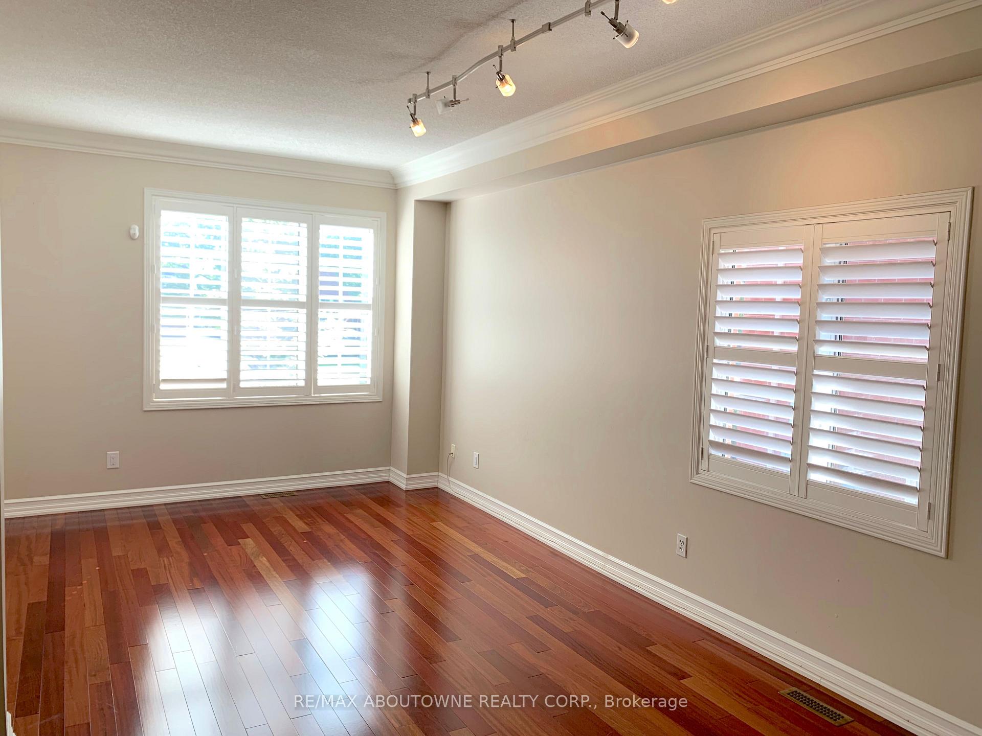 Photo 4 of 469 Ambleside Drive, Oakville, River Oaks — HOMEH