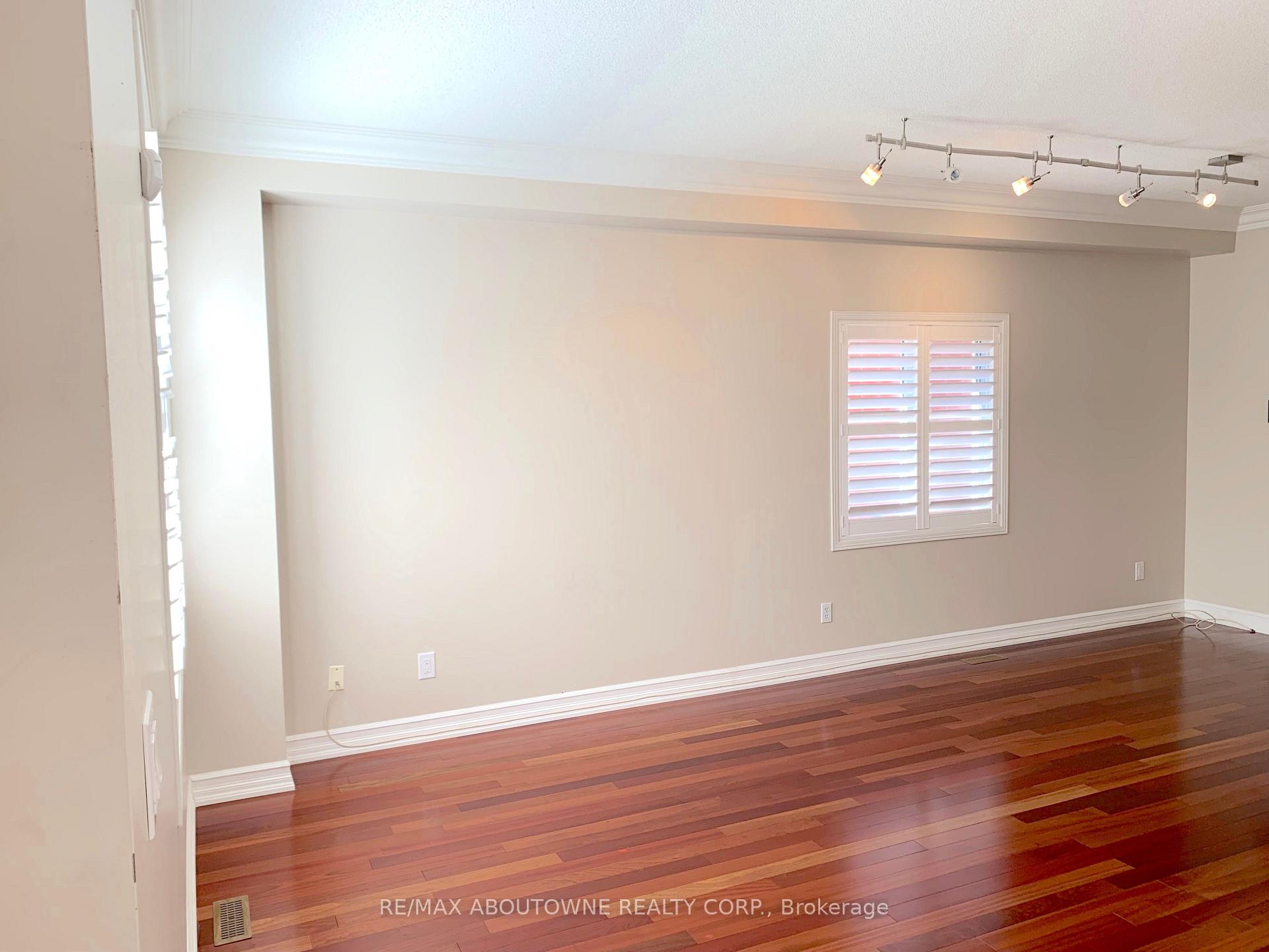 Photo 5 of 469 Ambleside Drive, Oakville, River Oaks — HOMEH
