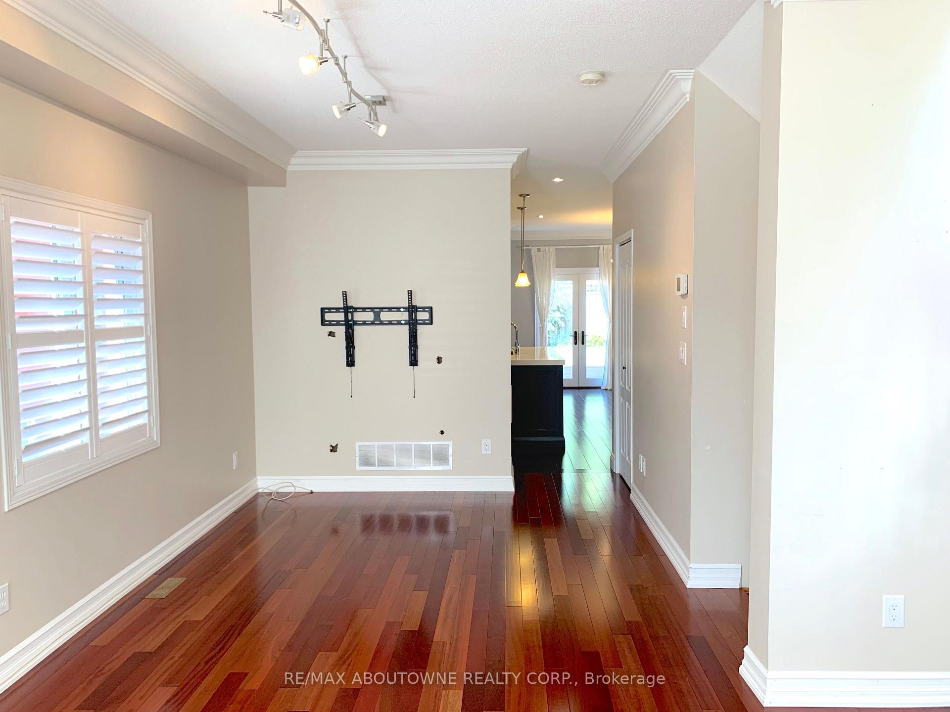 Photo 6 of 469 Ambleside Drive, Oakville, River Oaks — HOMEH