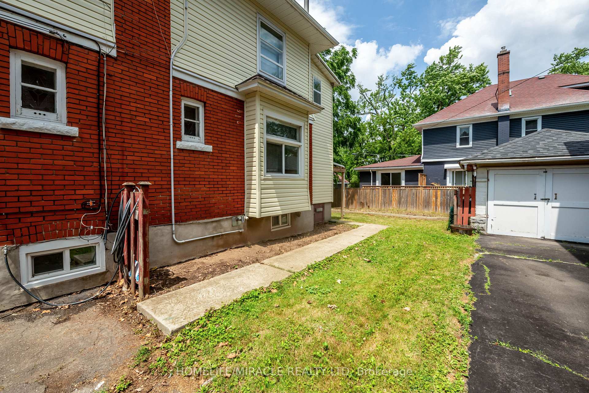 Photo 4 of Unit 1, 4975 Mcrae Street, Niagara Falls, Cherrywood — HOMEH