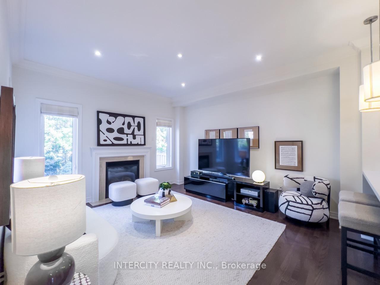 Photo 6 of 45 Lady Loretta Lane, Vaughan, Patterson — HOMEH