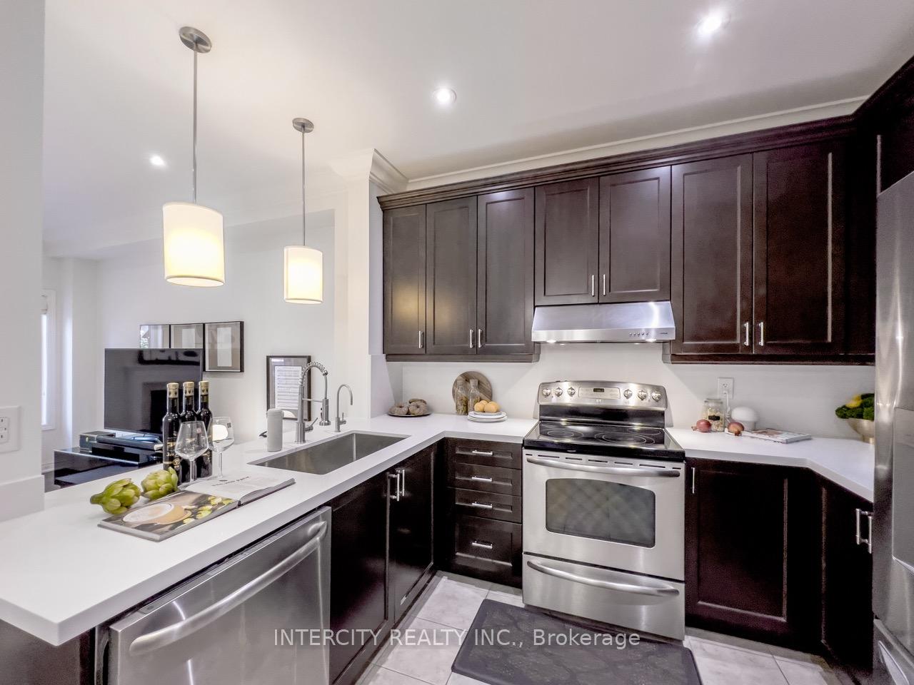 Photo 7 of 45 Lady Loretta Lane, Vaughan, Patterson — HOMEH