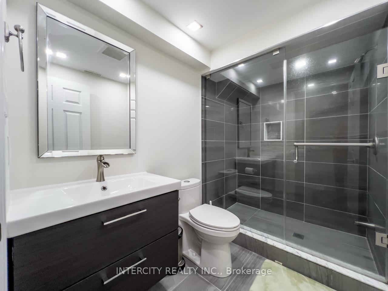 Photo 16 of 45 Lady Loretta Lane, Vaughan, Patterson — HOMEH