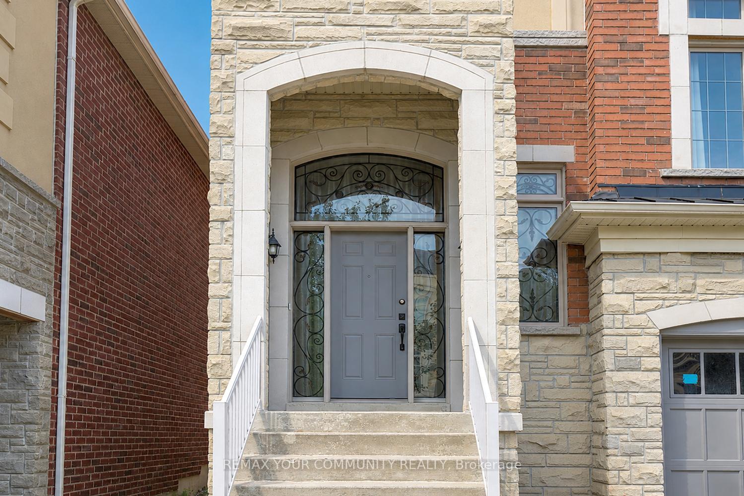 Photo 2 of 26 Yarden Drive, Vaughan, Patterson — HOMEH