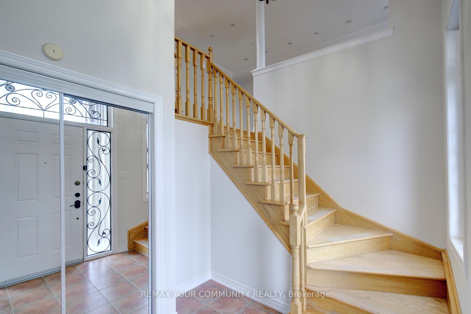 Photo 3 of 26 Yarden Drive, Vaughan, Patterson — HOMEH