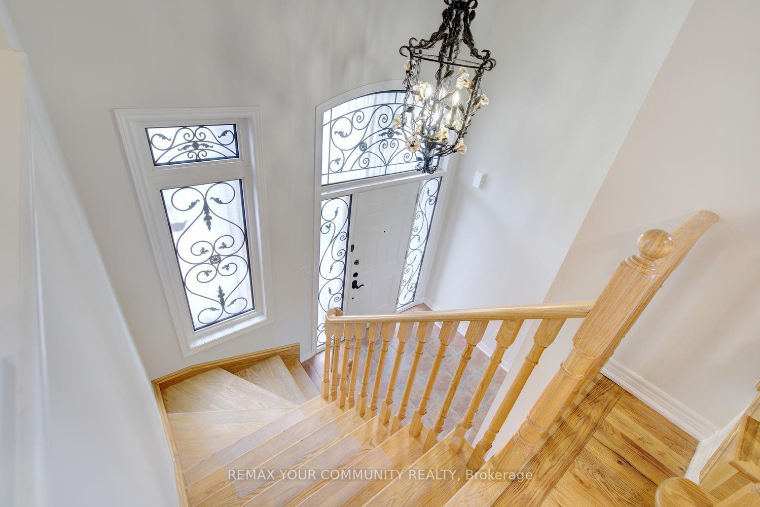 Photo 4 of 26 Yarden Drive, Vaughan, Patterson — HOMEH