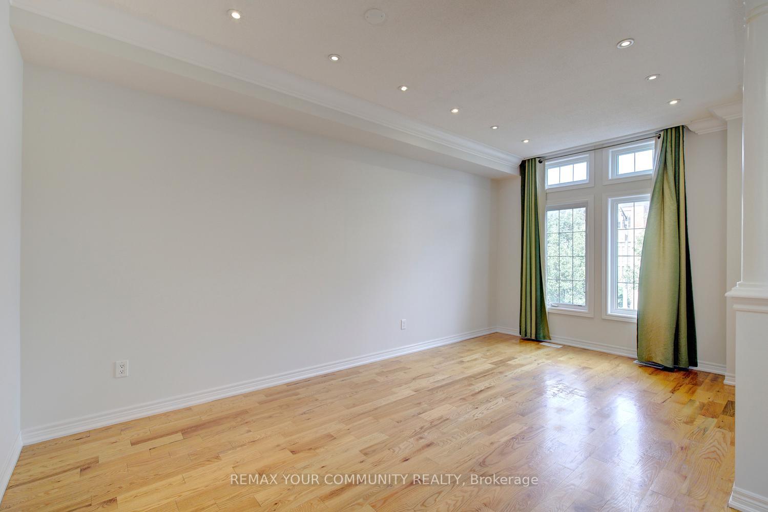 Photo 5 of 26 Yarden Drive, Vaughan, Patterson — HOMEH