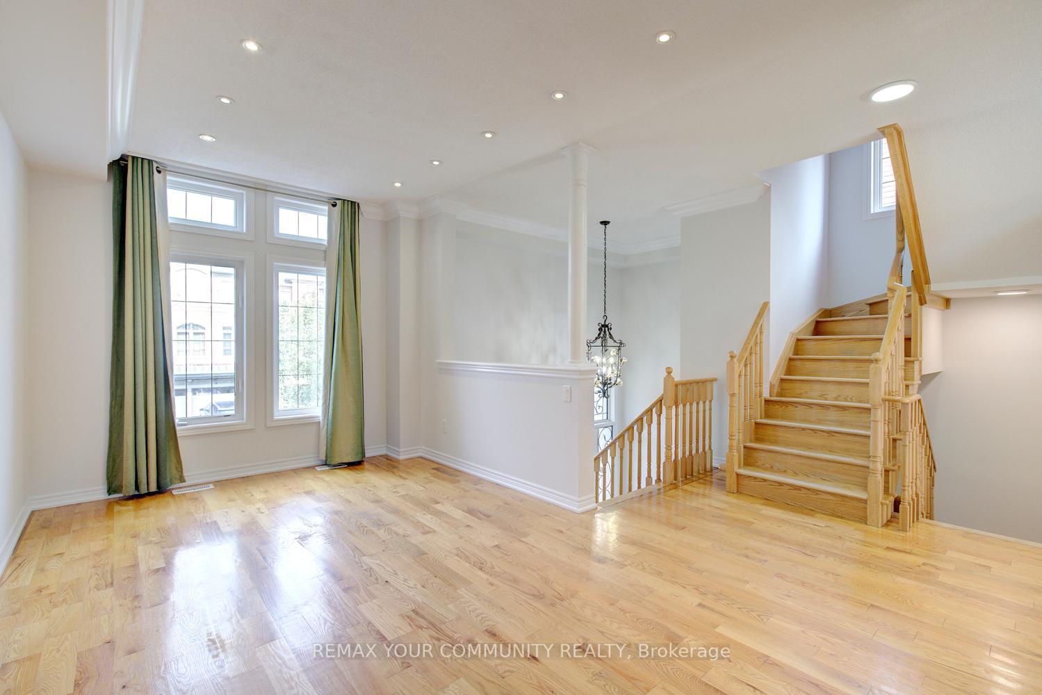 Photo 6 of 26 Yarden Drive, Vaughan, Patterson — HOMEH