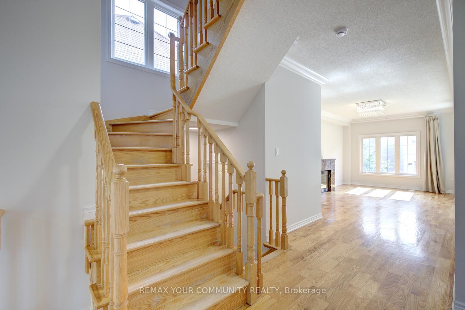Photo 7 of 26 Yarden Drive, Vaughan, Patterson — HOMEH
