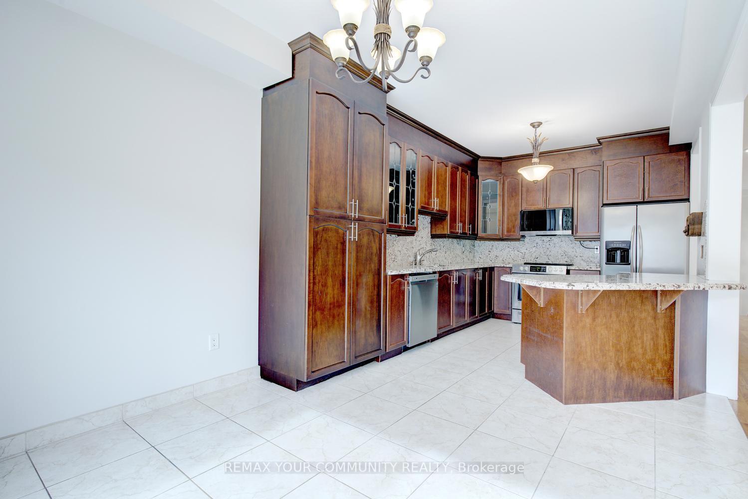 Photo 12 of 26 Yarden Drive, Vaughan, Patterson — HOMEH