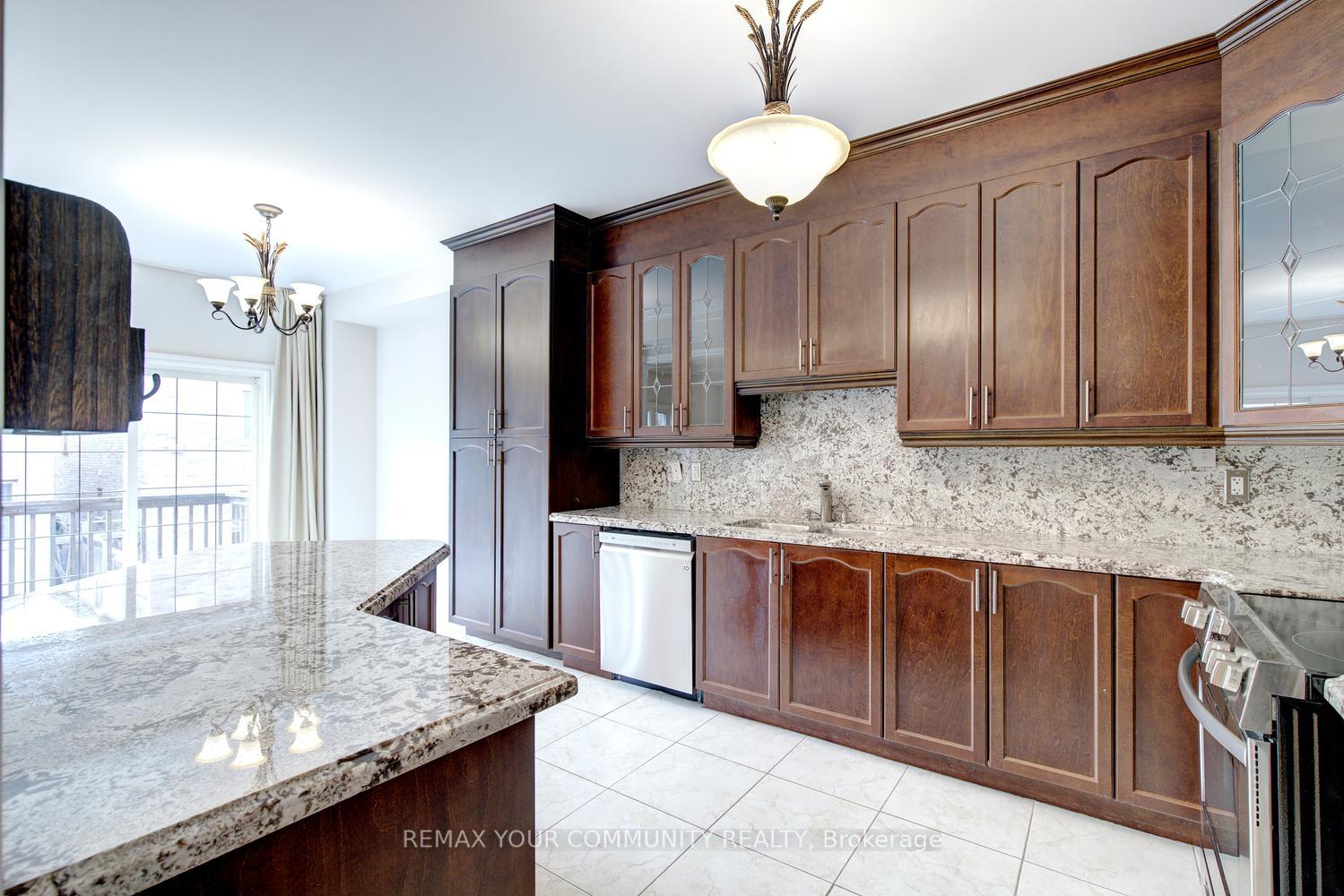Photo 17 of 26 Yarden Drive, Vaughan, Patterson — HOMEH