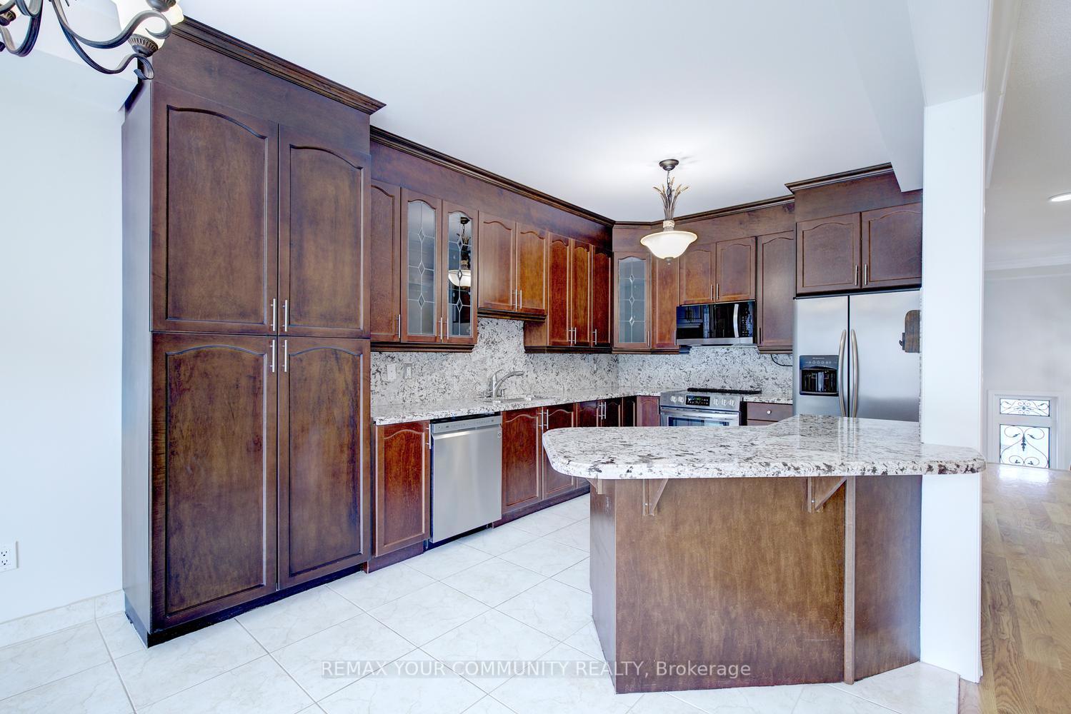 Photo 18 of 26 Yarden Drive, Vaughan, Patterson — HOMEH