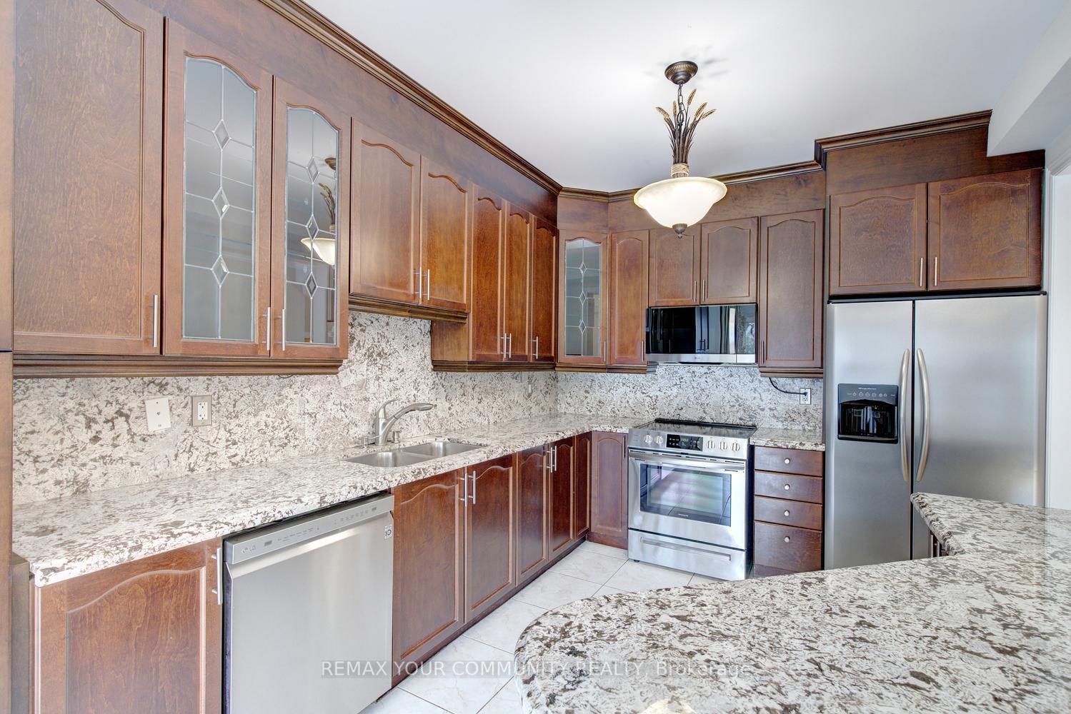 Photo 21 of 26 Yarden Drive, Vaughan, Patterson — HOMEH