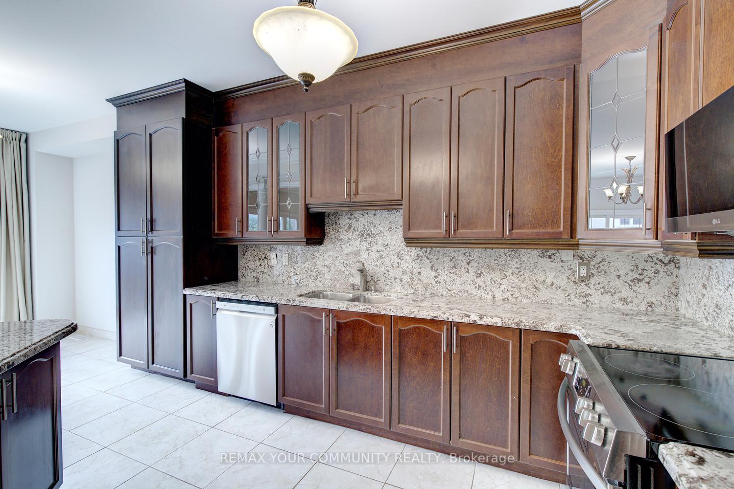 Photo 24 of 26 Yarden Drive, Vaughan, Patterson — HOMEH