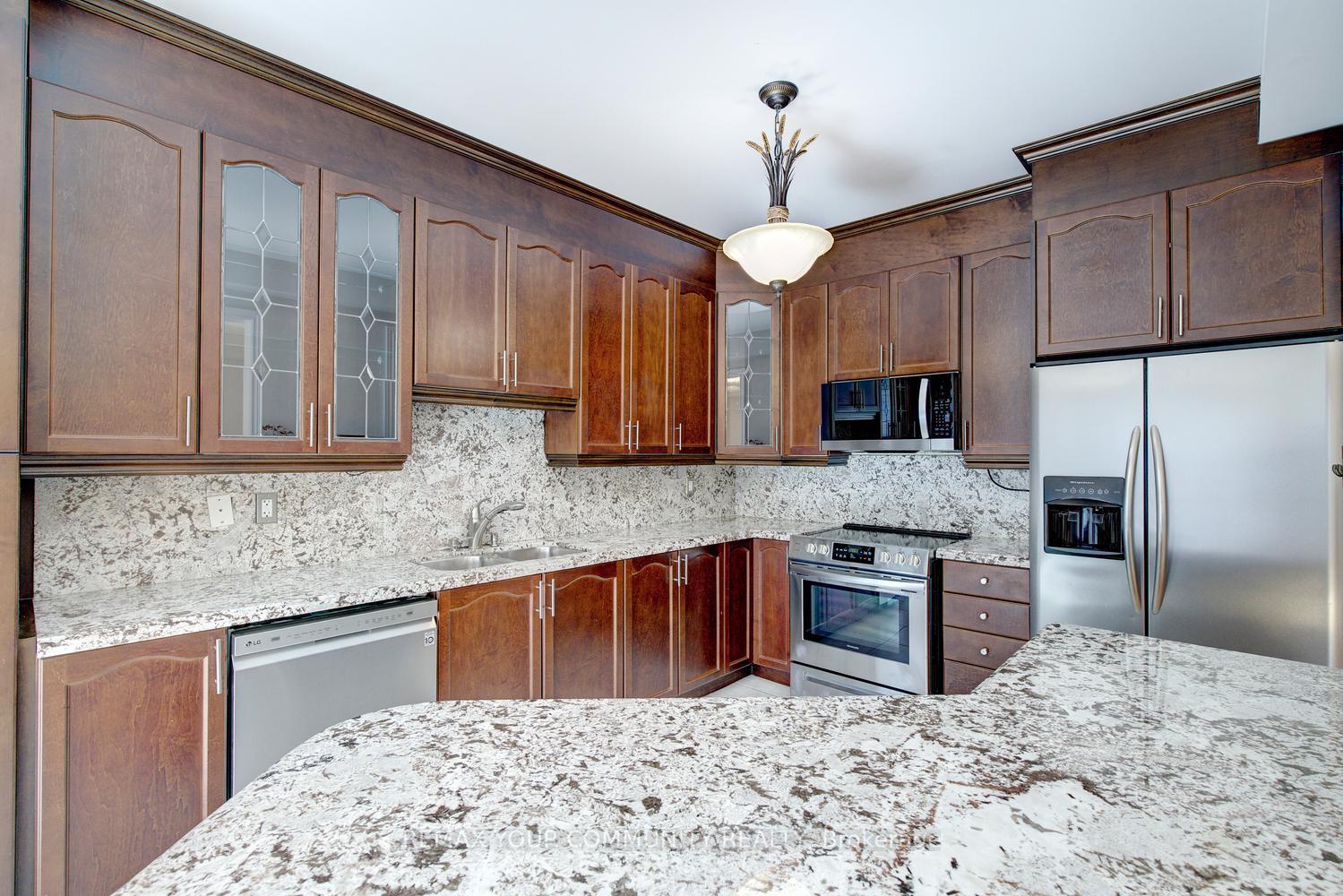 Photo 25 of 26 Yarden Drive, Vaughan, Patterson — HOMEH
