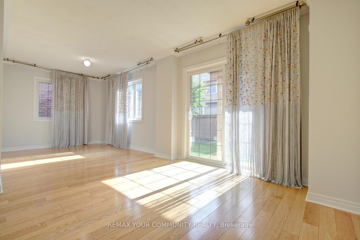 Photo 43 of 26 Yarden Drive, Vaughan, Patterson — HOMEH
